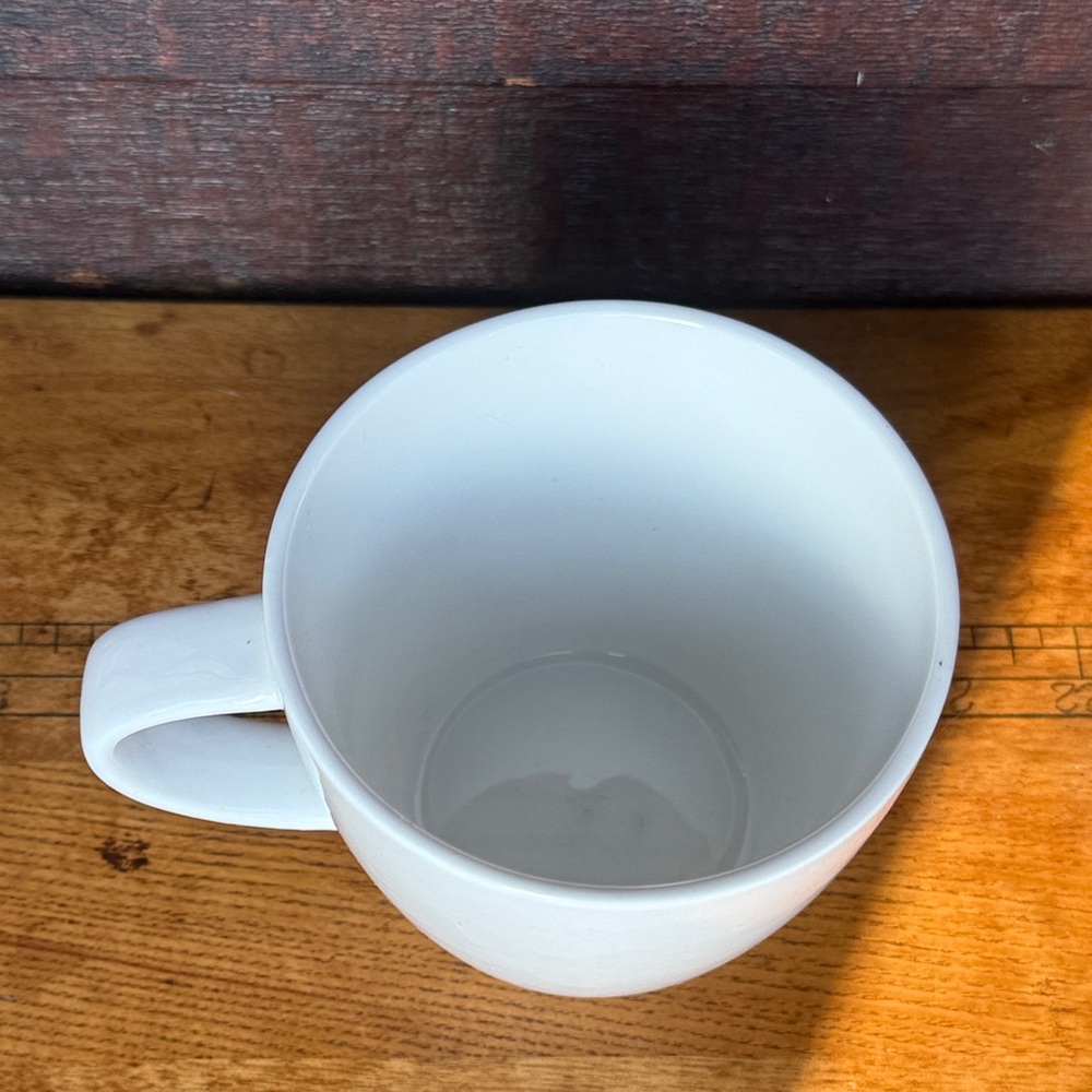 ❣️ Keith Brymer Jones White Ceramic Alphabet Mug with Embossed Letter J - Picture 3 of 6